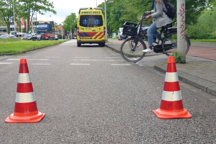 Jonge fietser geschept bij oversteekplaats