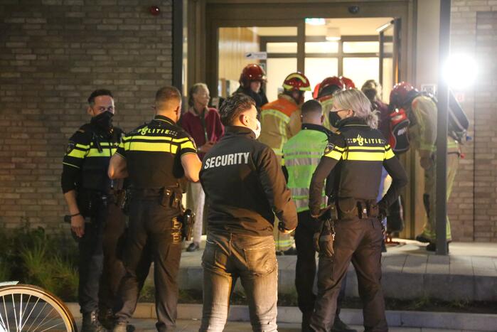 Brandweer blust brand in Laborhuis