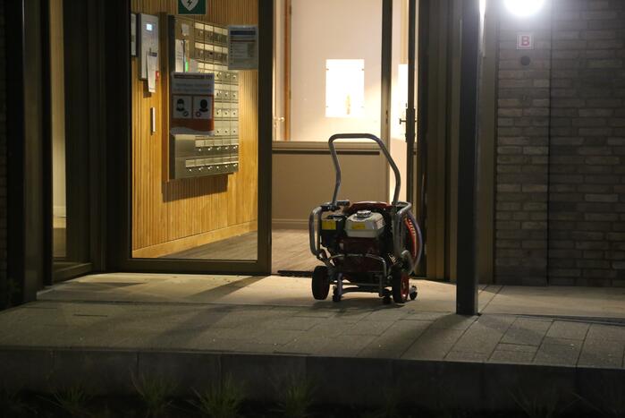 Brandweer blust brand in Laborhuis