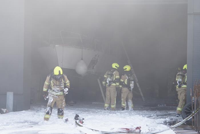 Boot in loods vat vlam