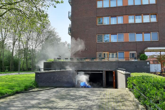 Veel rook bij brand in parkeergarage