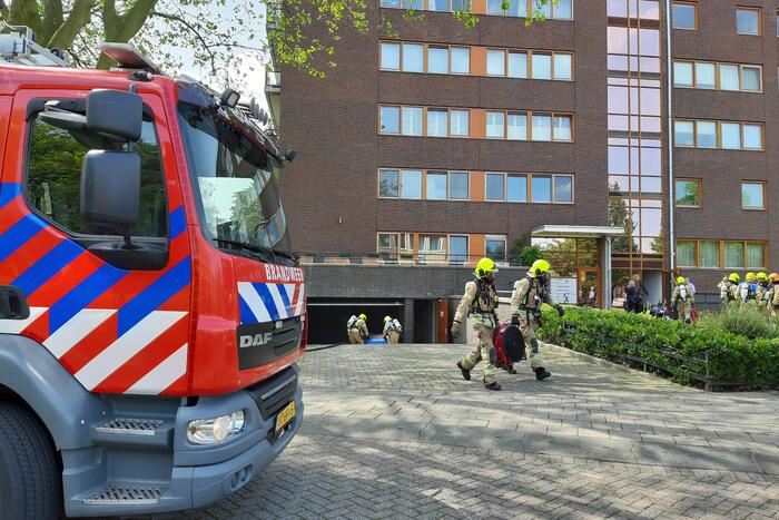 Veel rook bij brand in parkeergarage