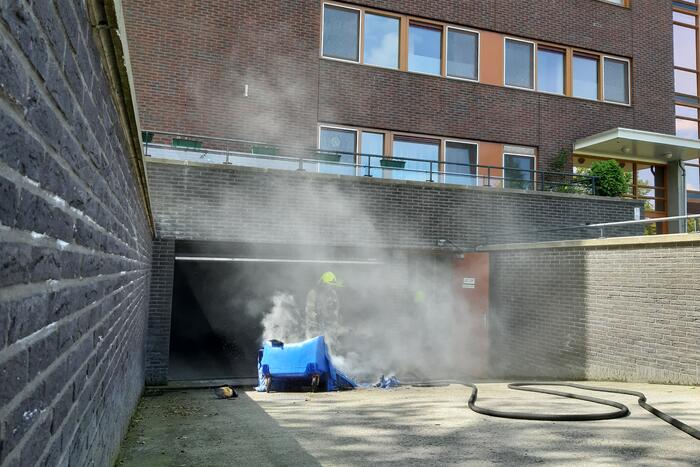 Veel rook bij brand in parkeergarage
