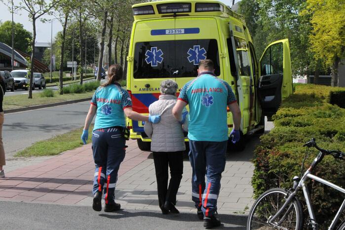 Vrouw op fiets gewond bij eenzijdig ongeval