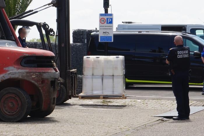 Hennepkwekerij en illegale sigarettenfabriek ontdekt in loods