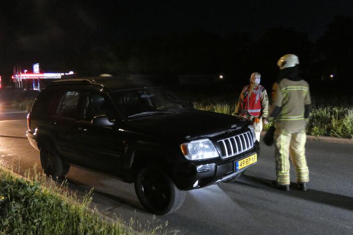 Auto vliegt spontaan in brand na pech
