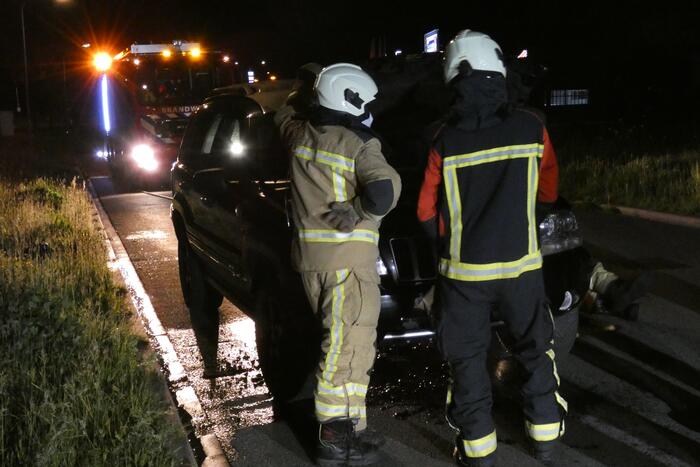 Auto vliegt spontaan in brand na pech