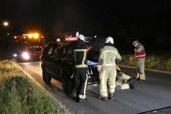 Auto vliegt spontaan in brand na pech