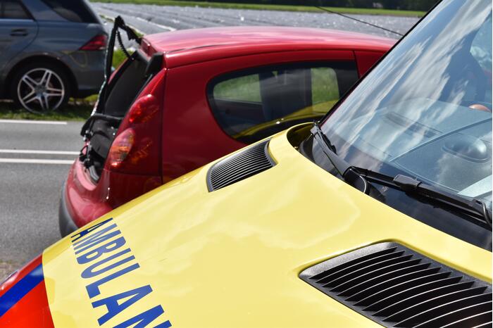 Gewonde na ongeval tussen drie voertuigen