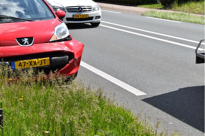 Gewonde na ongeval tussen drie voertuigen