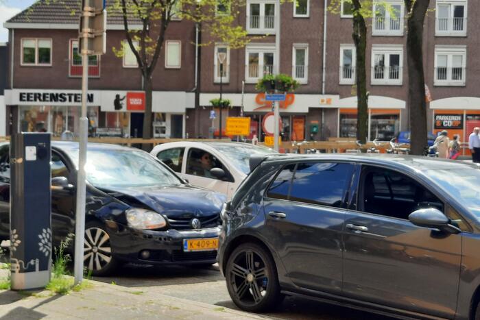 Schade bij ongeval tussen twee voertuigen