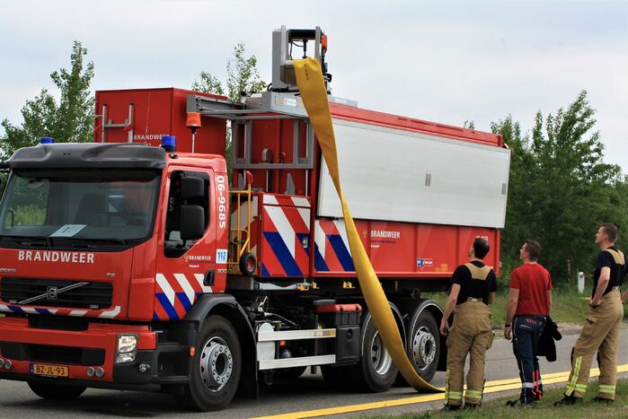 Brandweer oefent met nieuwe slangenwagen