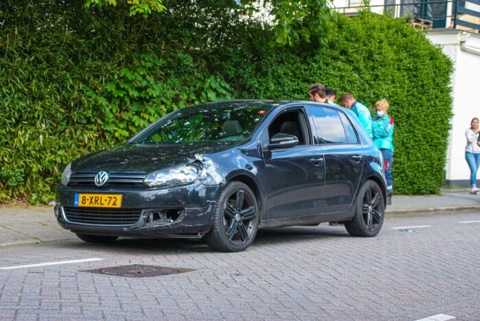 Schade na botsing tussen scooter en auto