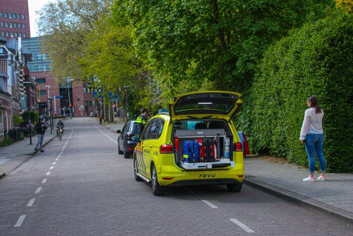 Schade na botsing tussen scooter en auto