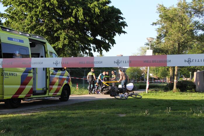 Persoon gewond na val met motorscooter