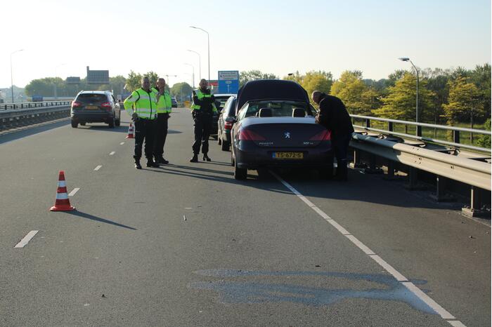 Schade bij ongeval tussen drie voertuigen