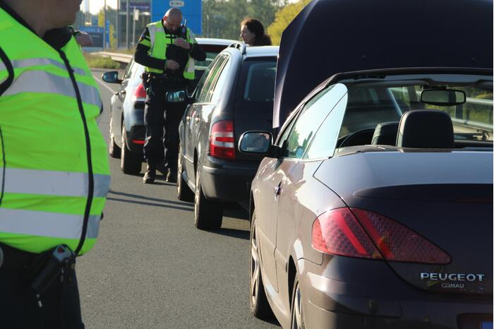 Schade bij ongeval tussen drie voertuigen