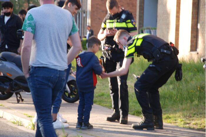 Kindje op fiets aangereden door scooter