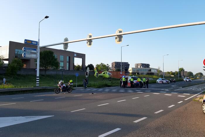 Fietser zwaargewond bij aanrijding met auto