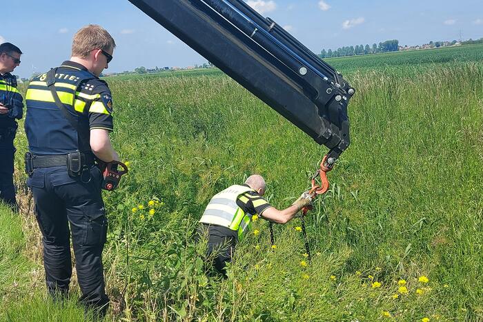 Bestuurder driewieler belandt in sloot