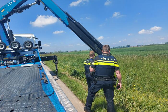 Bestuurder driewieler belandt in sloot