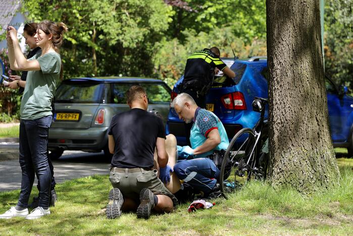 Overstekende wielrenner aangereden