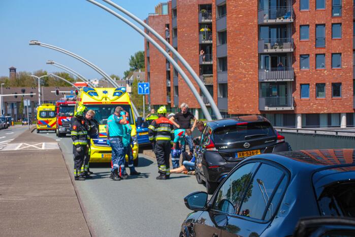 Meerdere voertuigen botsen op brug