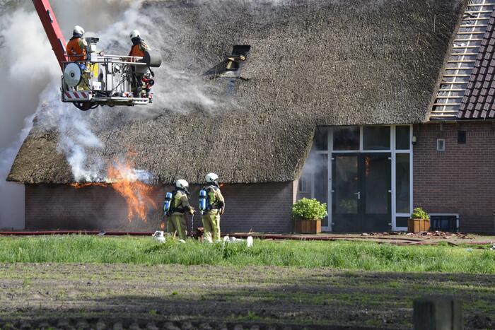 Grote brand in woonboerderij
