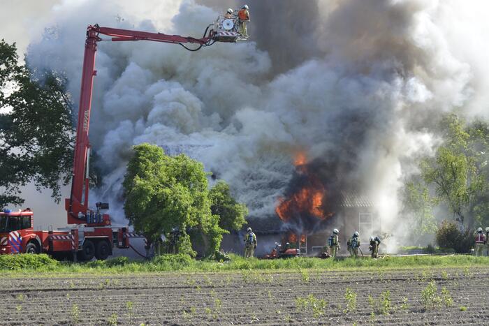 Grote brand in woonboerderij