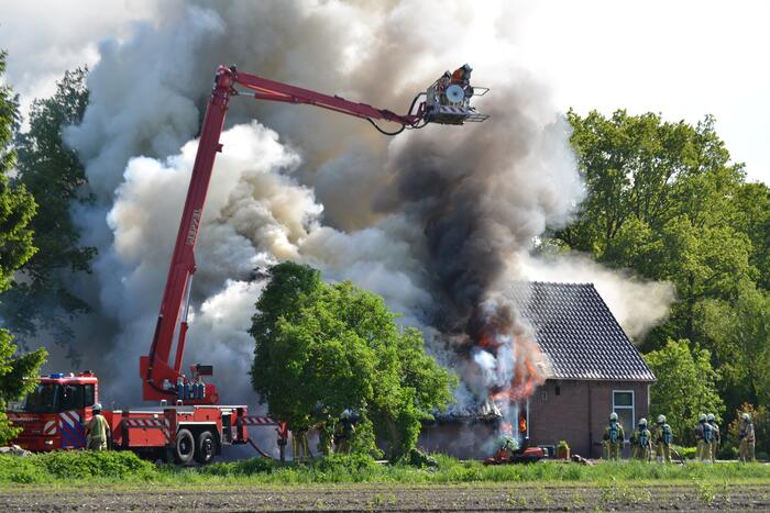 Grote brand in woonboerderij