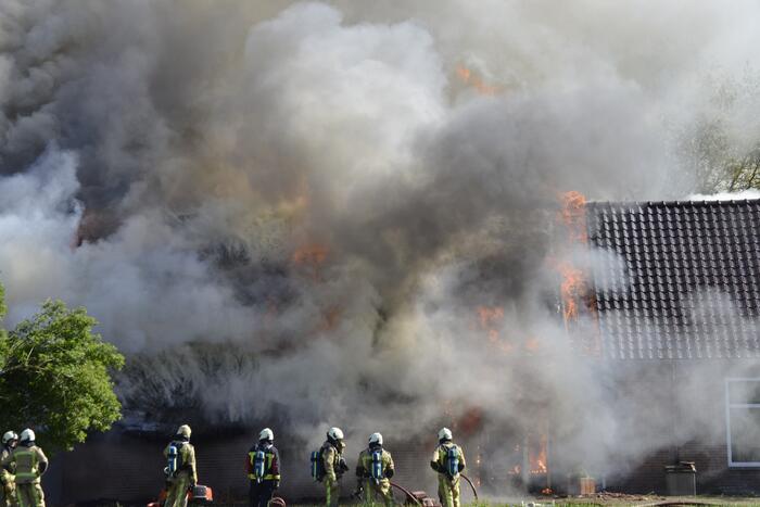 Grote brand in woonboerderij