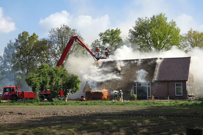 Grote brand in woonboerderij