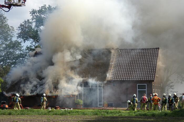 Grote brand in woonboerderij