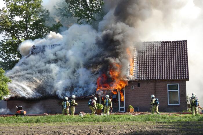 Grote brand in woonboerderij
