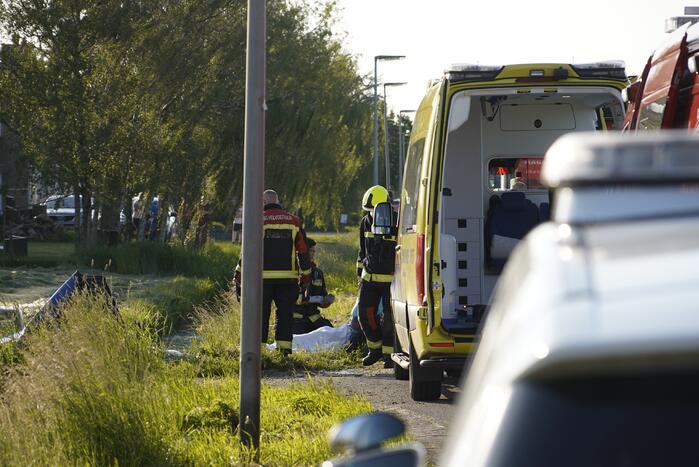Zwaargewonde bij ongeval met auto in sloot