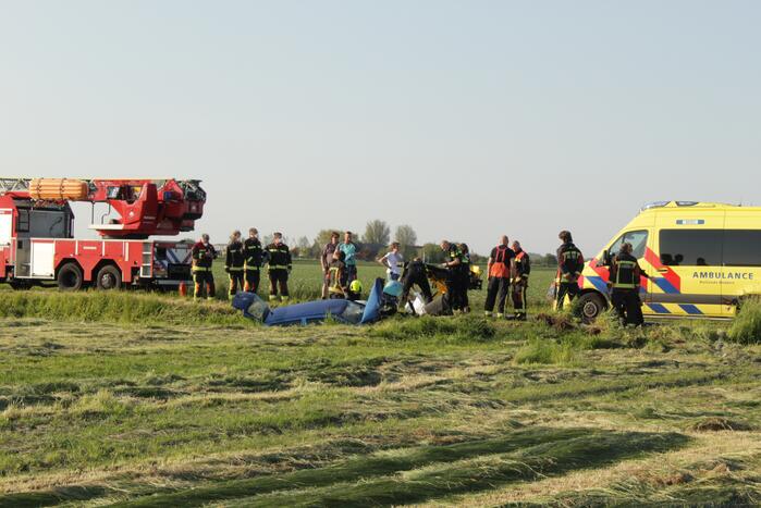 Zwaargewonde bij ongeval met auto in sloot