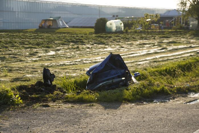 Zwaargewonde bij ongeval met auto in sloot