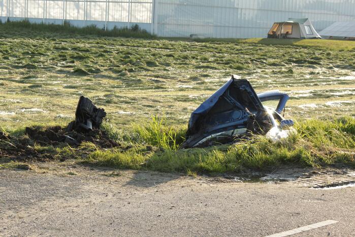 Zwaargewonde bij ongeval met auto in sloot