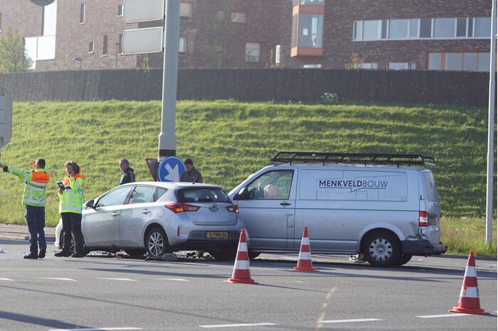 Gewonde en veel schade bij aanrijding