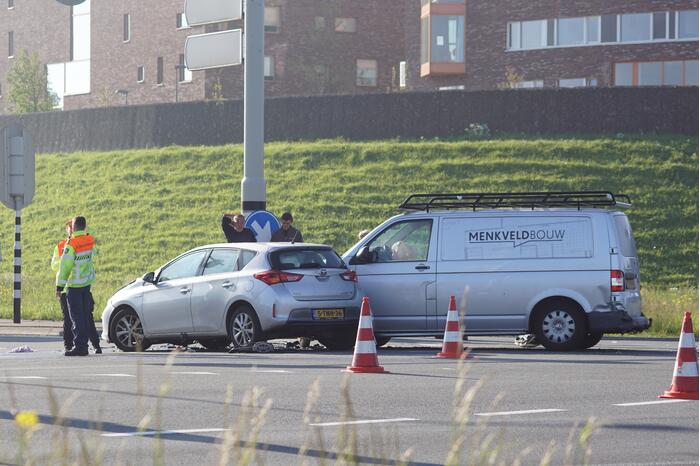 Gewonde en veel schade bij aanrijding