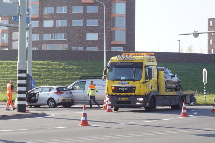 Gewonde en veel schade bij aanrijding