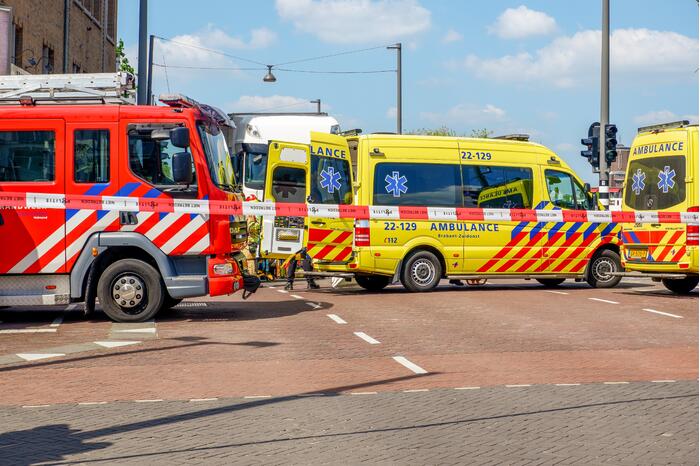 Fietser ernstig gewond bij aanrijding met vrachtwagen