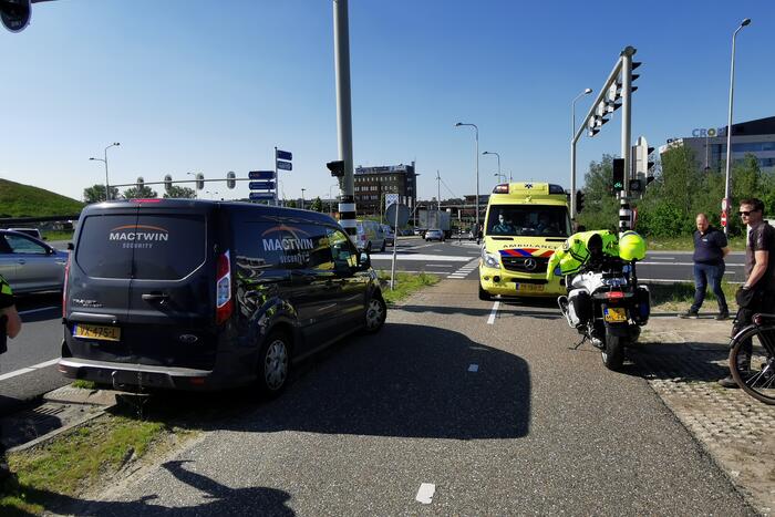 Drie voertuig in botsing op afrit A12