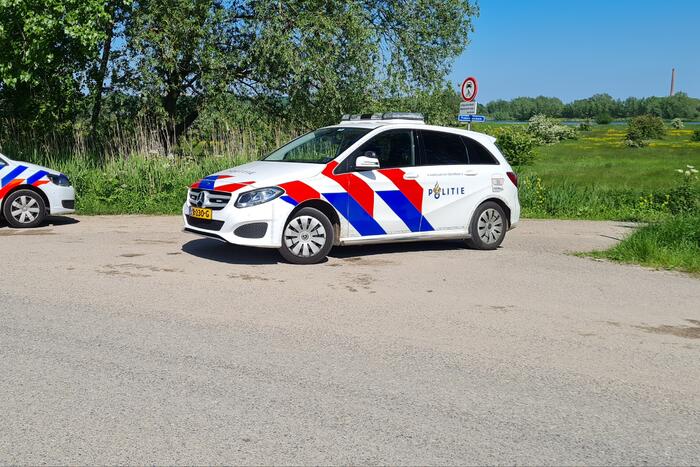 Scooterrijder botst achterop wandelaars