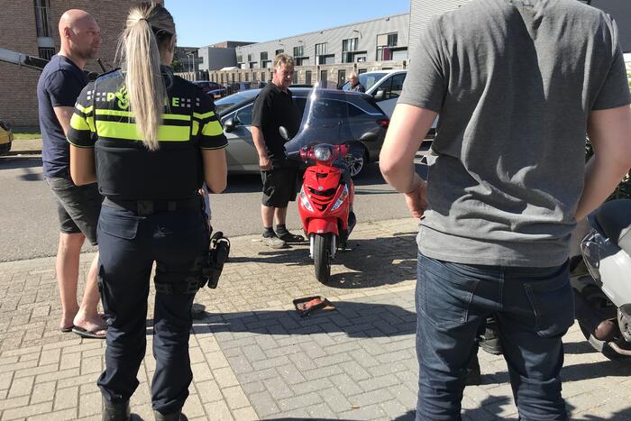 Scooterrijder aangereden door auto