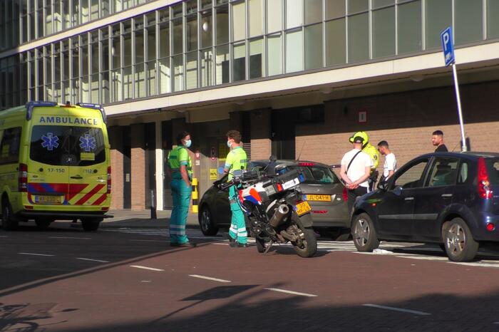 #Rotterdam Schade bij ongeval tussen auto's Crispijnstraat Rotterdam.