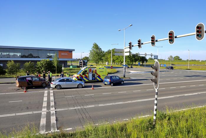 Veel schade bij ongeval voor verkeerslichten
