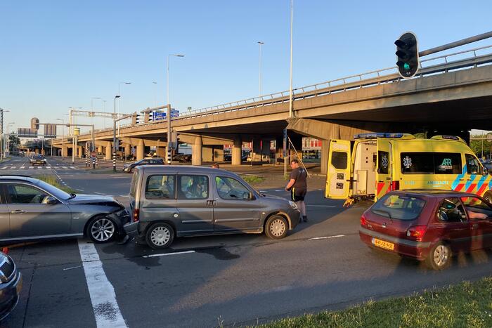 Twee gewonden bij ongeval voor verkeerslicht