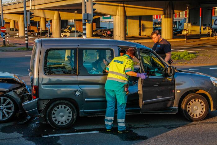 Twee gewonden bij ongeval voor verkeerslicht