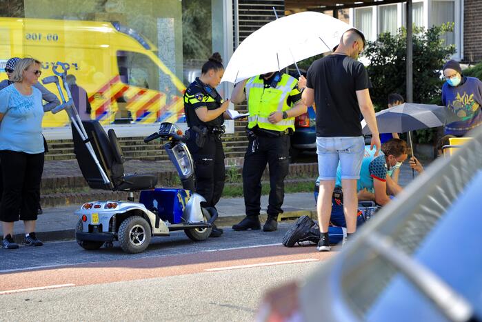 Scootmobielrijdster aangereden door bestelbus